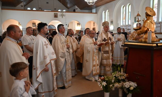 „Doamne, Tu știi toate, Tu știi că Te iubim!” – Sărbătoarea Rusaliilor și prezența relicvelor Sfântului Anton de Padova la Sanctuarul Eparhial din Oradea