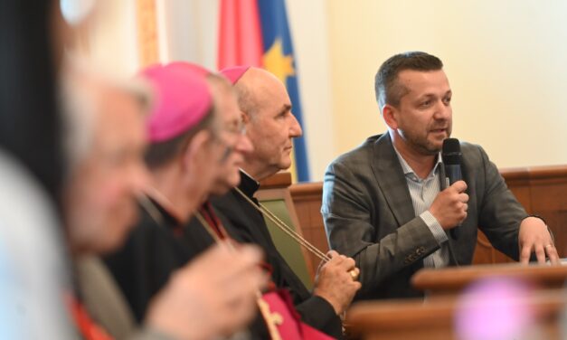 Salutul primarului Municipiului Oradea, domnul Florin Birta, la Conferința internațională a Profesorilor Catolici la Oradea