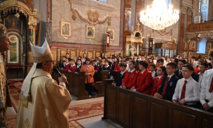 IPS Giampiero Gloder, la Oradea: „Domnul Isus este Învățătorul prin excelență” în misiunea educatorilor creștini