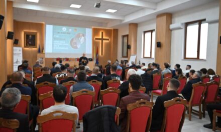 Simpozionul studențesc „Oameni și idei care au schimbat lumea” și Paraclisul Maicii Domnului la Seminarul Teologic din Oradea
