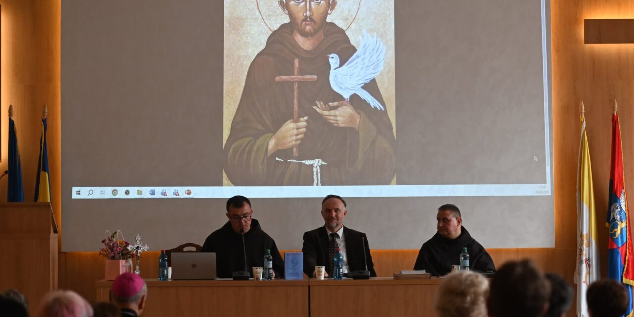 Simpozionul omagial „Carisma franciscană” la Oradea: o invitație la pace, fraternitate și redescoperirea moștenirii Sfântului Francisc