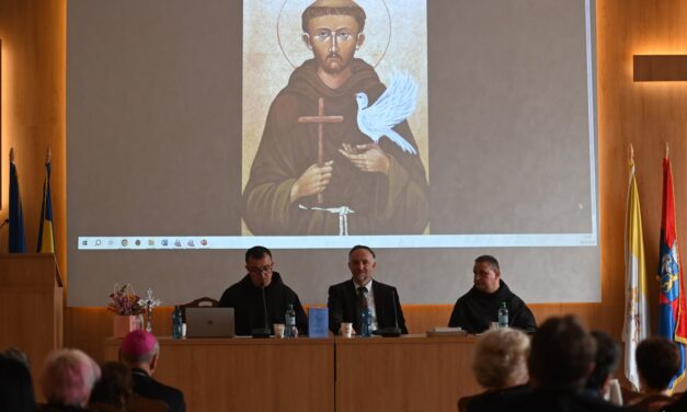 Simpozionul omagial „Carisma franciscană” la Oradea: o invitație la pace, fraternitate și redescoperirea moștenirii Sfântului Francisc