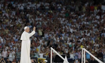 Papa Leon al XIV-lea a participat la o întâlnire cu reprezentanții comunității diecezane din capitala Spaniei pe stadionul Santiago Bernabeu
