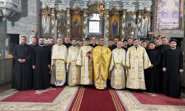 Sfânta Liturghie de mulțumire, celebrată de părintele Levente Kovács în Biserica Seminarului din Oradea