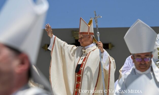 Papa Leon al XIV-lea la încheierea călătoriei în Spania: „Suntem născuți pentru întâlnire. Harul cel mai mare este să ne lăsăm evanghelizați de cei pe care îi ajutăm”