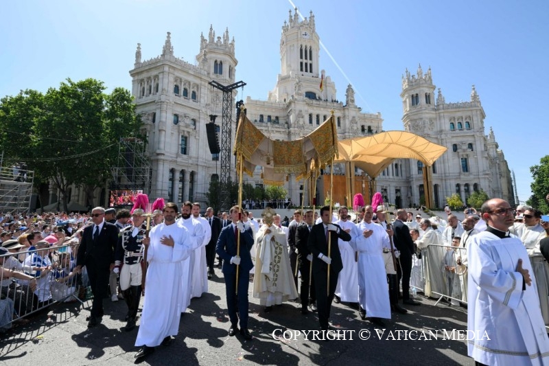 Papa Leon al XIV-lea: Euharistia nu ne închide în biserici, ci ne trimite spre cei săraci