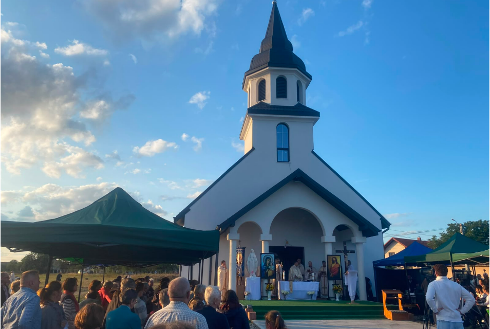 Noapte de veghe în Biserica memorial Corneliu Coposu din Bobota