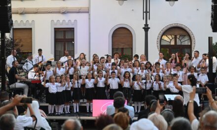 „Spre Dumnezeu prin muzică” – a IV-a ediție a concertului aniversar, în curtea Catedralei „Sfântul Nicolae” din Oradea