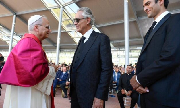La Castel Gandolfo, în prezența Papei Leon al XIV-lea, Andrea Bocelli cântă pentru pace
