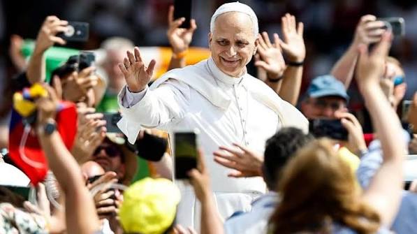 „Îmbrățișați aceste cuvinte cu propria voastră viață”: Papa Leon al XIV-lea, un îndemn pentru tinerii care caută sens și speranță