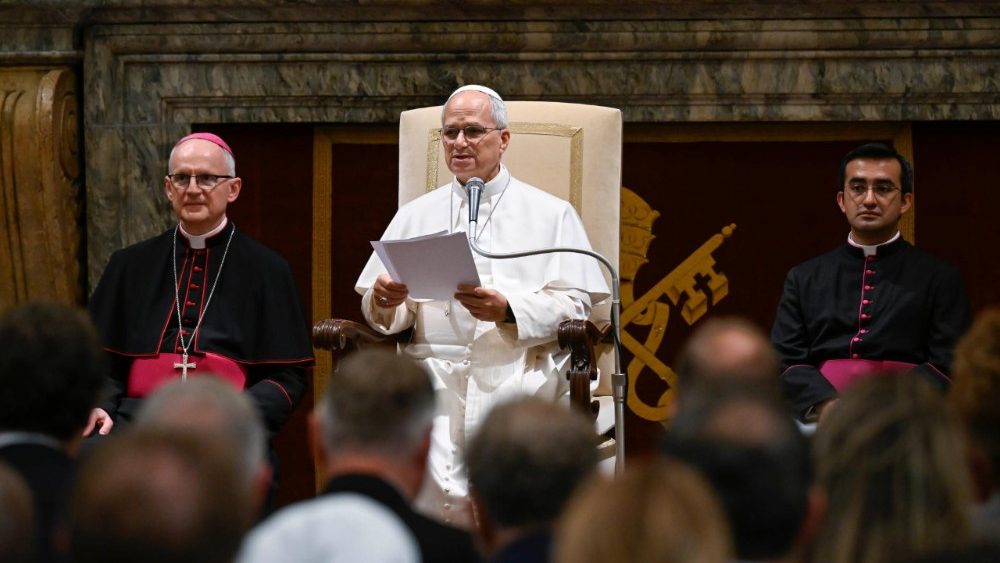 Papa Leon al XIV-lea: „Lumea nu are nevoie de o inteligență artificială care să știrbească demnitatea umană”
