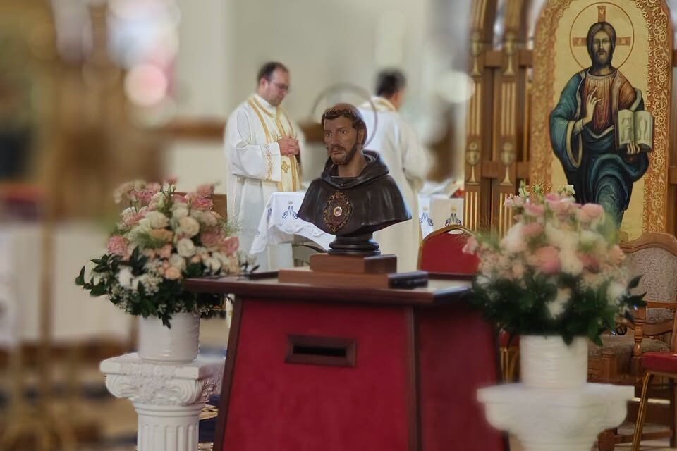 Pelerinajul istoric al relicvelor massa corporis ale Sfântului Francisc de Assisi s-a încheiat la Oradea în ziua Iertării de la Assisi