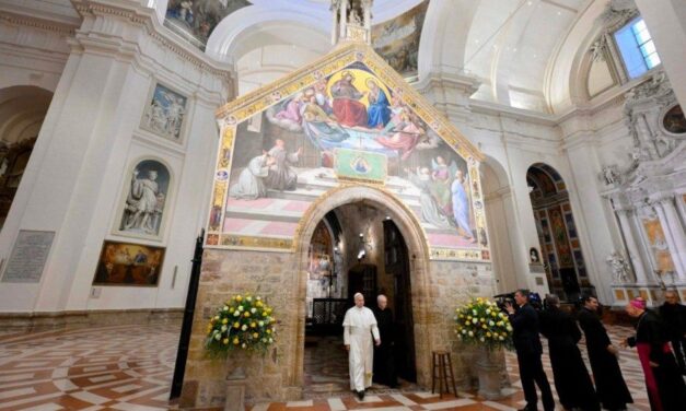 Assisi îl așteaptă pe Papa Leon al XIV-lea. Pontiful încurajează tinerii să viseze la „lucruri mărețe”