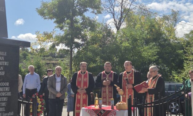 „În veci pomenirea lor!”: memoria martirilor și eroilor, vie la Cosniciu de Sus