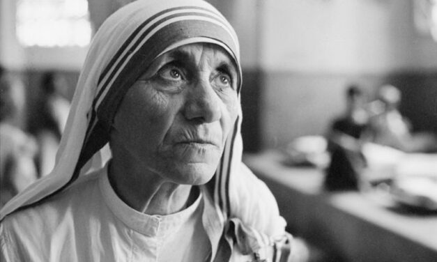 Sfânta Tereza de Calcutta – o viață dăruită lui Dumnezeu și celor mai săraci dintre săraci
