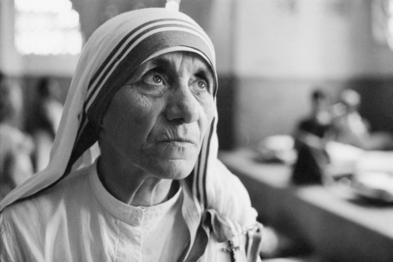 Sfânta Tereza de Calcutta – o viață dăruită lui Dumnezeu și celor mai săraci dintre săraci