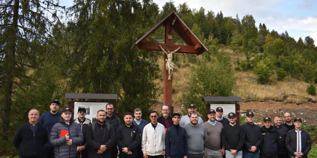 Un nou început sub semnul rugăciunii: zi de reculegere pentru seminariștii din Oradea, la Stâna de Vale