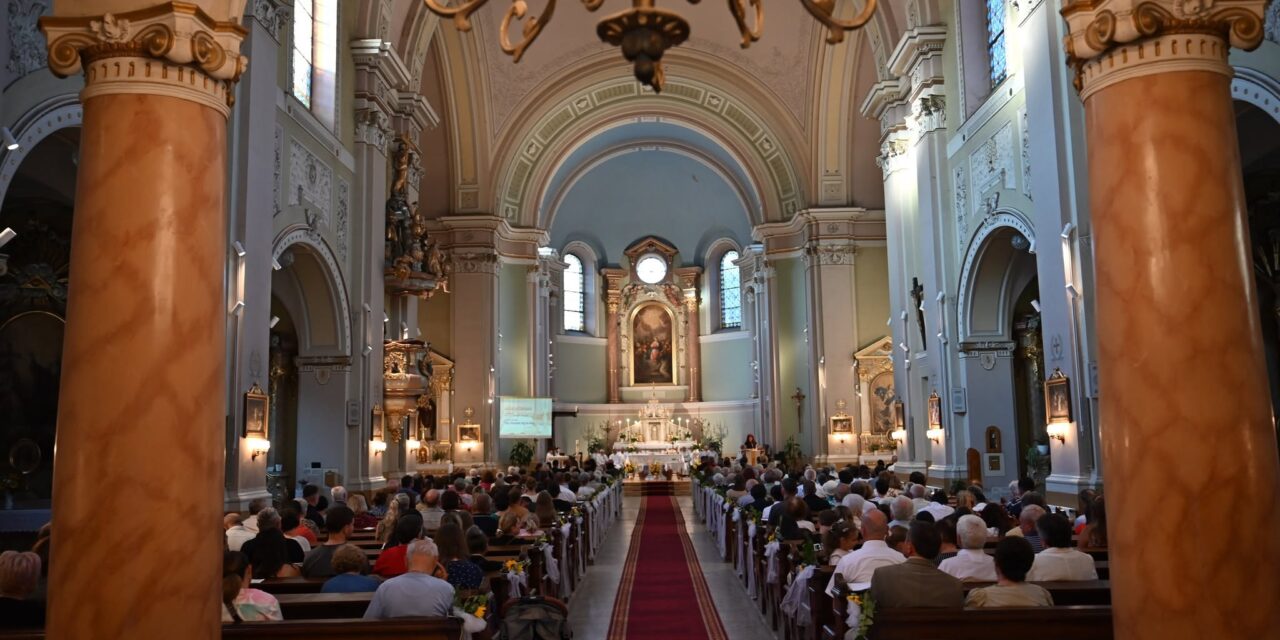 Două biserici istorice din Oradea, restaurate și redate comunității. Sfințirea lucrărilor la Barátok și Sfântul Ladislau