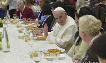 Ziua mondială a săracilor: papa Francisc ia prânzul cu 3000 de săraci