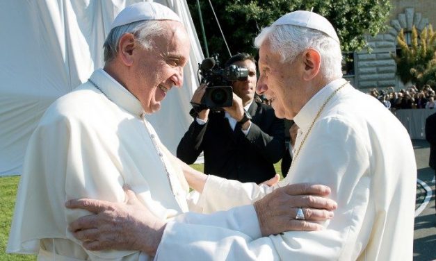 Papa Francisc și papa Benedict, preocupați de conflictele dintre drepturile omului