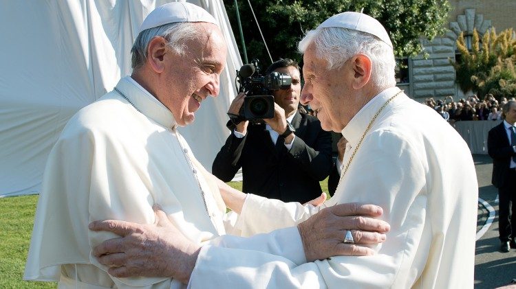 Papa Francisc și papa Benedict, preocupați de conflictele dintre drepturile omului