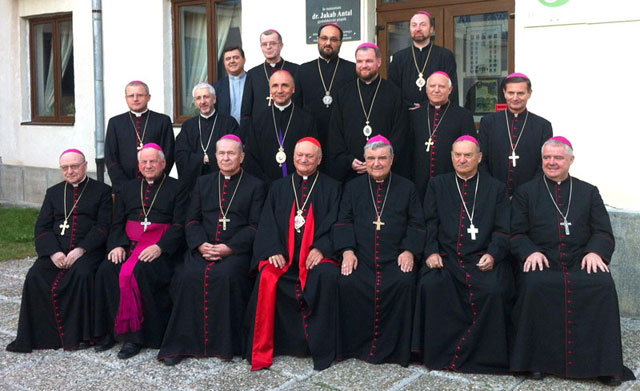 Comunicat de presa CER: Episcopii catolici în pelerinaj la cimitirul saracilor de la Sighet cu ocazia sesiunii de primavara a Conferintei episcopale,