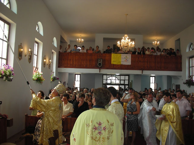 Sfintirea noii biserici greco-catolice din Curtuiuseni,