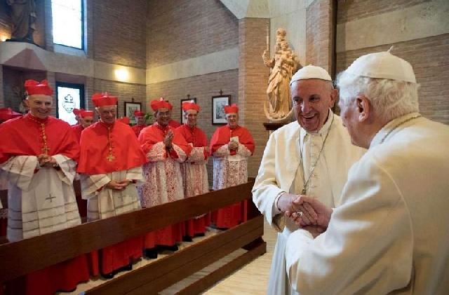 Papa Francisc si noii Cardinali în vizita la Papa emerit Benedict al XVI-lea,