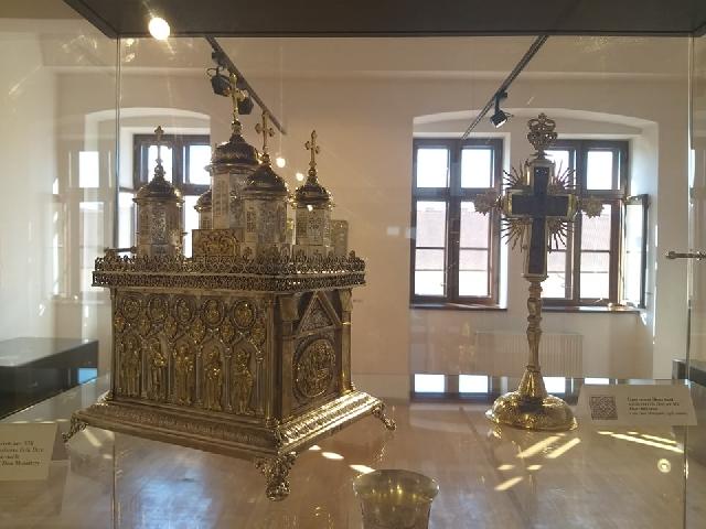 “Obiecte bisericesti reprezentative pentru trei secole, la Oradea – Expozitia „Tezaur Episcopia Tulcii””,