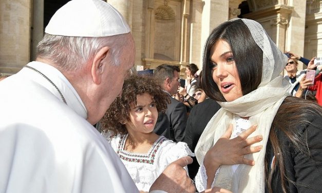 Paula Seling în vizită la papa Francisc: ”Parcă eram din nou copil într-o sfântă zi de Paște”
